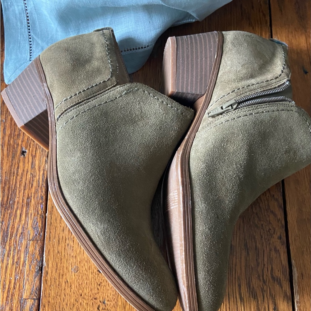 Naturalizer Women’s Suede Booties 10 Wide
